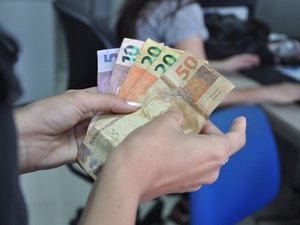 Segundo a AMA, 99% dos municípios de Alagoas pagaram o 13º salário
