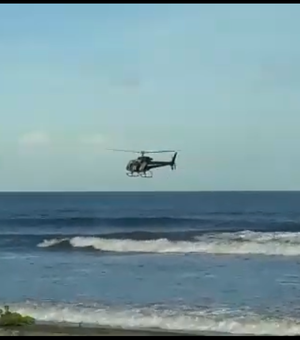 [Vídeo] Surfistas são retirados da Praia do Sobral por helicóptero da Polícia