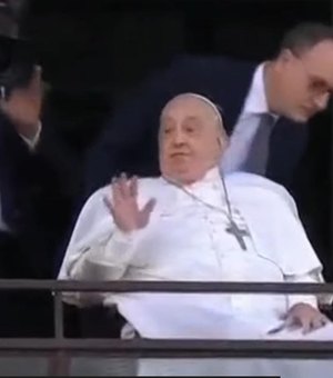 Papa Francisco aparece pela primeira vez após internação