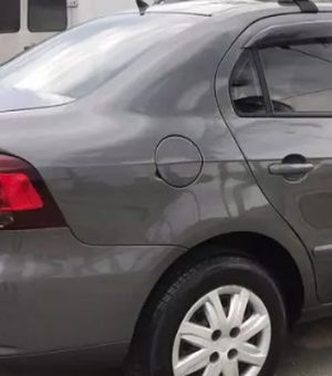 Quarteto rouba táxi em Arapiraca mas abandona veículo após colisão