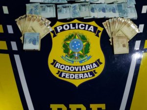 PRF apreende R$ 26 mil dentro de porta-luvas de veículo em São Sebastião