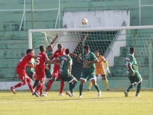 Coruripe sai na frente no confronto contra o América-RN