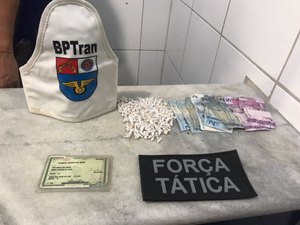 Mulher é presa ao ser flagrada com 250 pedras de crack no Ouro Preto