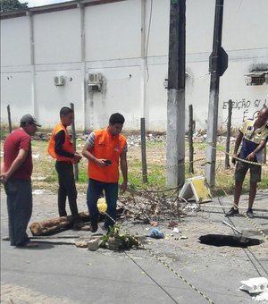 Prefeitura de Maceió afirma que cratera em rua do Pinheiro não está na área de risco 
