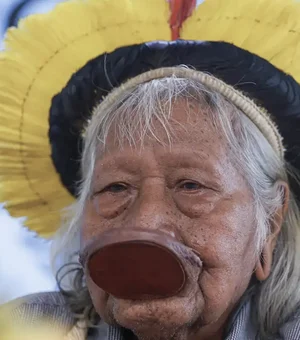 Cacique Raoni apresenta melhora, mas continua internado na UTI