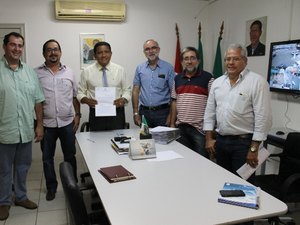Julio Cézar contesta especulações e garante CSE no Alagoano 2018