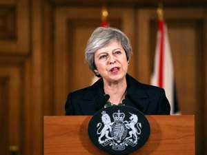 Theresa May diz que sua saída não deixará Brexit mais fácil