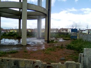 [Vídeo] Reservatório de conjunto habitacional de Arapiraca desperdiça água