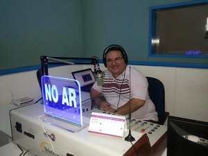 Dupla invade estúdio e executa radialista que denunciava políticos