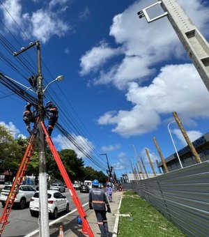Projeto Poste Limpo avança pela Avenida Fernandes Lima, em Maceió