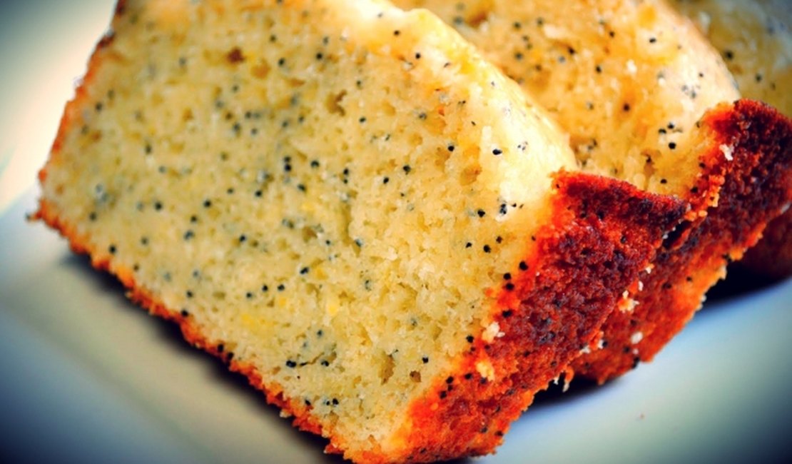 Pão com ervas e iogurte
