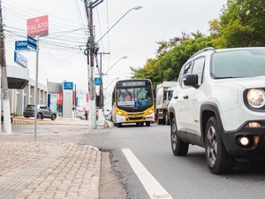 SMTT aponta aumento acima de 900% em infrações por uso indevido da faixa azul