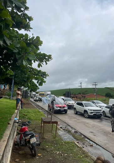 BR-101,  em Novo Lino, é liberada após protesto bloquear os dois sentidos da rodovia