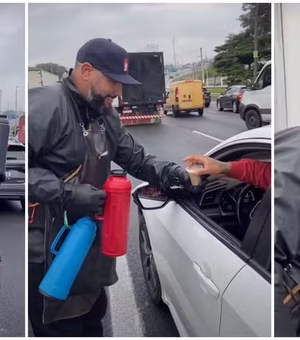 Ambulante que vende café na Anhanguera conquista clientes e viraliza