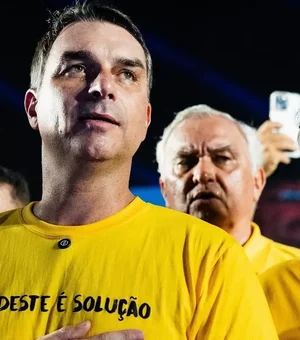 Flávio Bolsonaro pode escolher o candidato a governador de Alagoas nas próximas horas