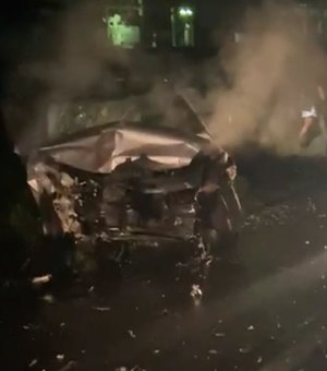 [Vídeo] Três carros colidem de frente em rodovia próxima à Maribondo