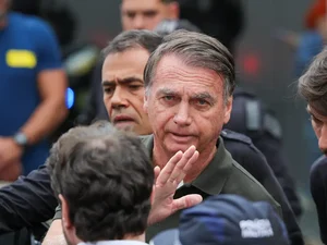 Alexandre de Moraes concede prisão domiciliar ao ex-presidente Bolsonaro