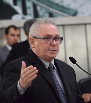 Pastor João Luiz volta a cobrar análise de matérias pelas Comissões