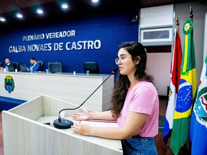Teca Nelma cobra valorização e apoia indicativo de greve dos profissionais da educação