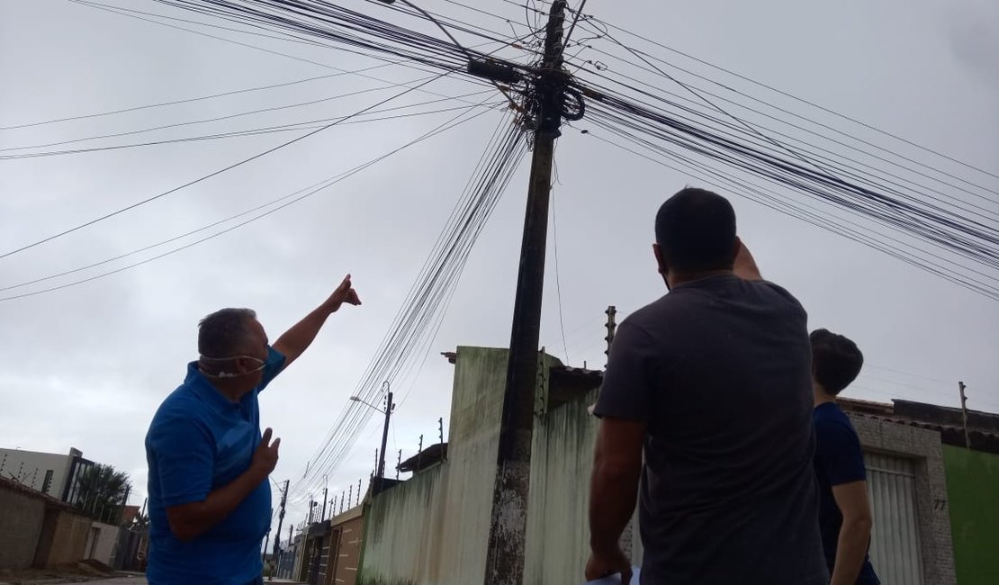 [Vídeo] Curtos-circuitos em fiação apavoram moradores do bairro Santa Esmeralda