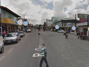 Câmera de segurança registra furto de motocicleta no Centro de Arapiraca