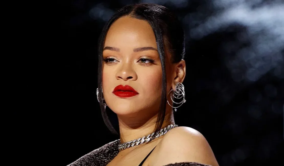 Rihanna reúne família e abandona mansão após atentado a tiros