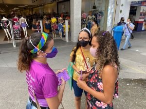 Comissão Mulher Segura realiza panfletagem sobre violência contra à mulher no Centro de Maceió