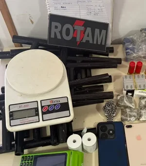 Homem é preso com mais de 10 armas e drogas em apartamento na Serraria