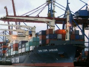 Neblina fecha Porto de Santos e impede entrada e saída de navios