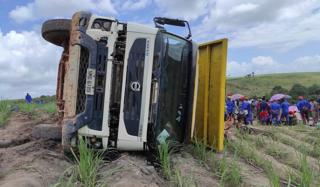 Caminhão de acidente em Jacuípe estava com mais de 60 pessoas