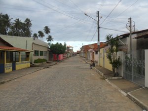 Polícia Militar recolhe moto no Centro de Japaratinga