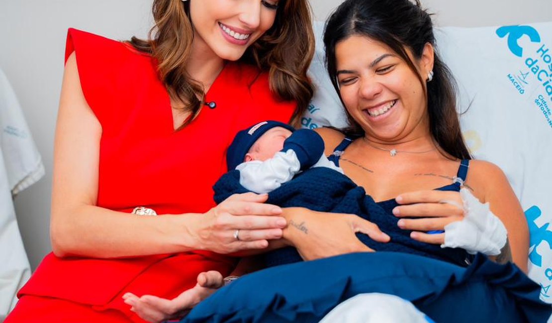 Marina Candia visita mães no Hospital da Cidade e entrega kits maternidade