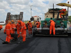 Renan assina ordem de serviço para nova rodovia