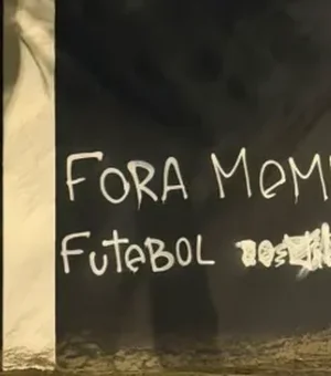 Torcida do Corinthians picha muros e pede saída de Memphis