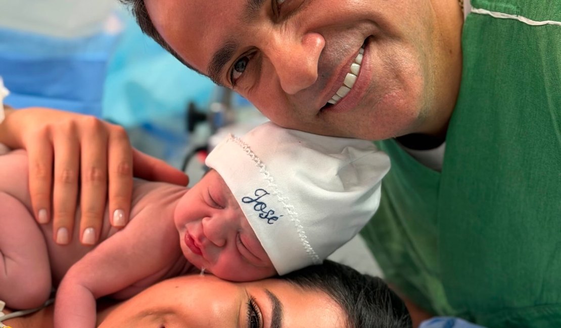 Nasce José, primeiro filho homem de Paulo Dantas; governador compartilha momento emocionante