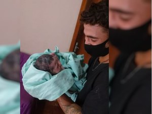 Pai faz parto do filho em casa: 'Só tinha visto em filme'