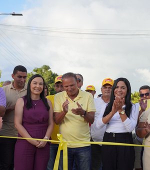 Prefeita Márcia Cavalcante inaugura calçamento no assentamento Amor