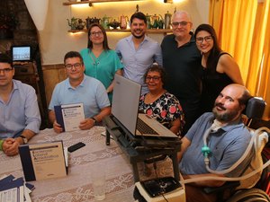 Livro com registros do I Simpósio Internacional sobre ELA é lançado em Alagoas