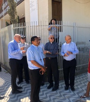 Bispos nordestinos chegam a Maceió e visitam os bairros do Pinheiro, Muntage e Bebedouro