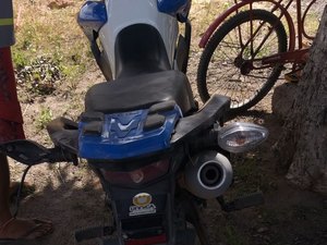 Populares encontram motocicleta abandonada em comunidade rural
