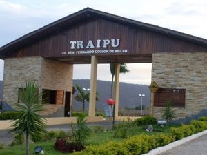 Prefeitura atrasa salário mas anuncia grande festa