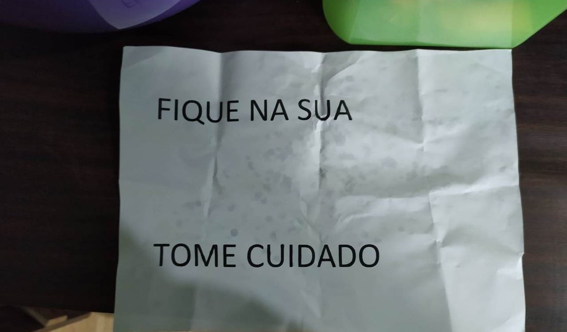 Bilhete com ameaças deixado no portão de apoiador de prefeito aumenta tensão política em Junqueiro