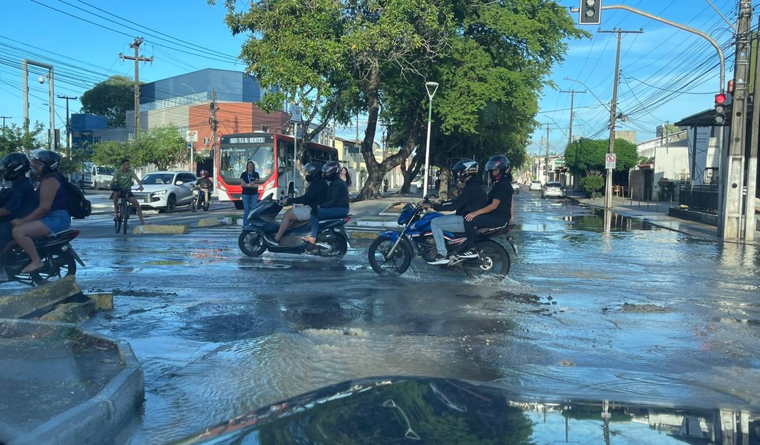 Vice-prefeito de Maceió cobra soluções definitivas da BRK após novo problema na rede de água em Maceió