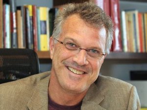 Com cachê milionário, Pedro Bial faz primeiro comercial de TV