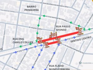 SMTT interdita trecho de rua para descarga de vagão do VLT em Arapiraca