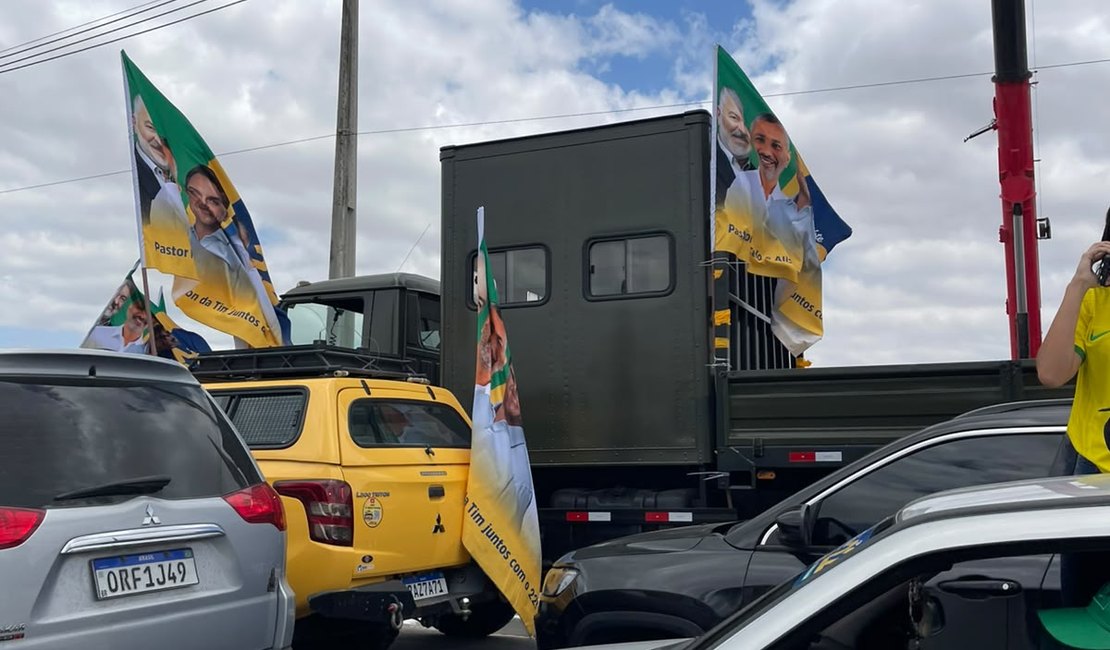 Carreata em apoio a Flávio Bolsonaro lota e deixa trânsito lento em Arapiraca