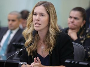 PL de Cibele Moura exige consulta antes da aprovação automática em escolas estaduais
