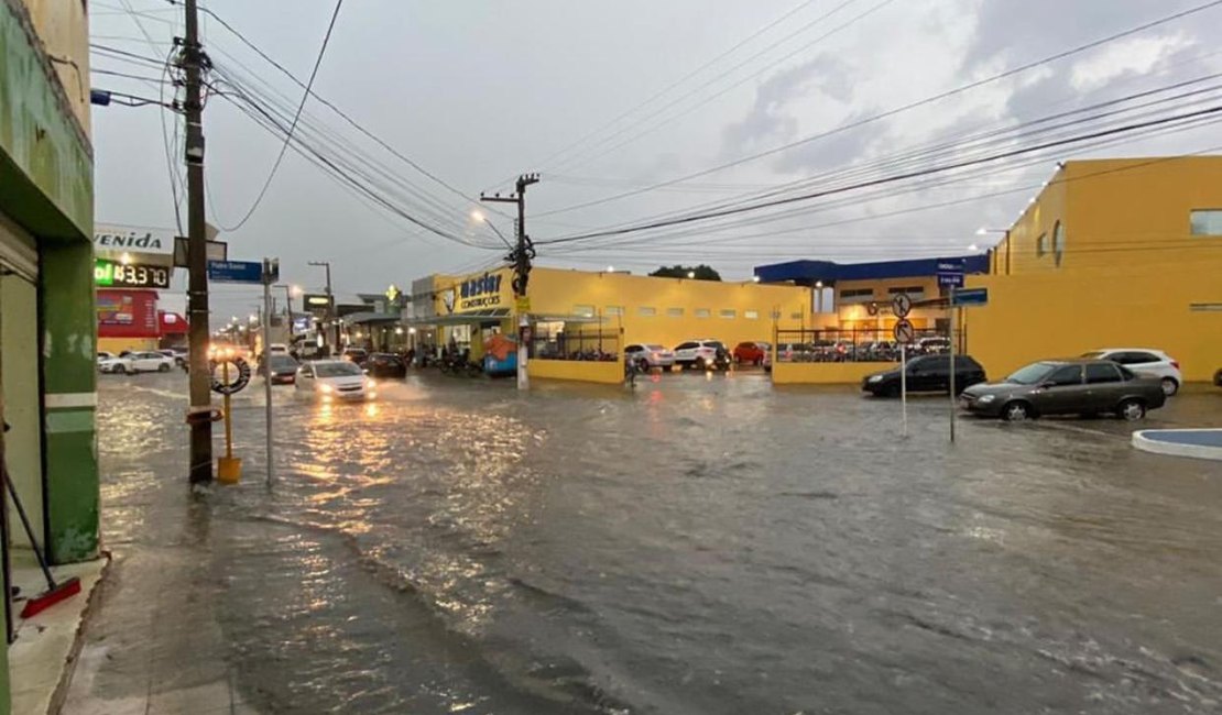 [Vídeo] Chuva, trovões e relâmpagos na tarde da quarta-feira (22) em Arapiraca