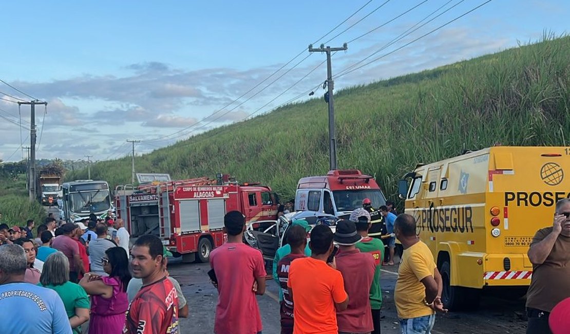 [Vídeo] Colisão entre veículo de passeio e carro-forte deixa três mortos em São Luís do  Quitunde