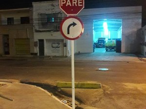 Prefeitura segue com trabalho de implantação de sinalização vertical no Poço 